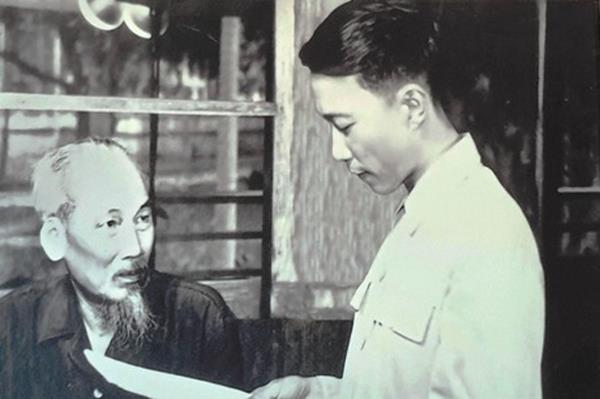 103 năm Ngày sinh nhà thơ Tố Hữu: 'Rằng thơ với Đảng nặng duyên tơ'